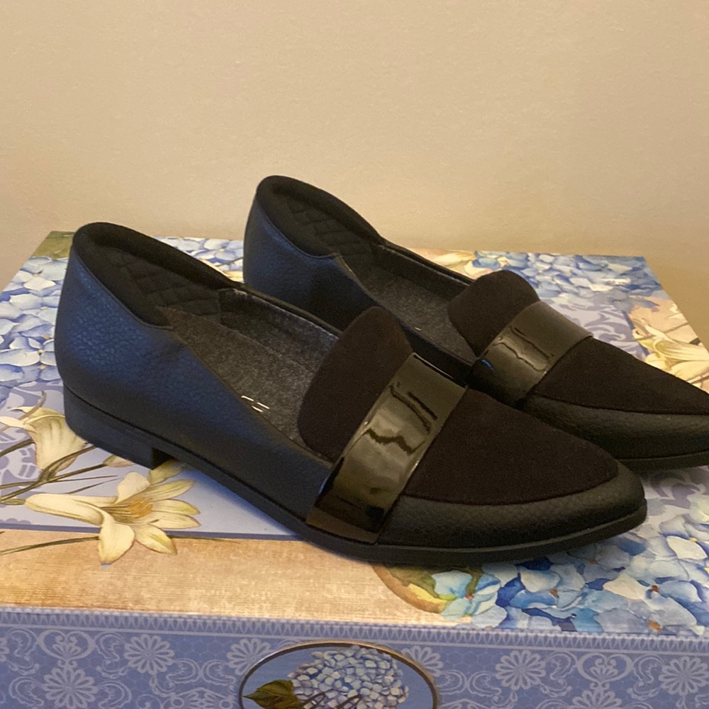 Dr Scholls Pointed Toe Flat • Leather